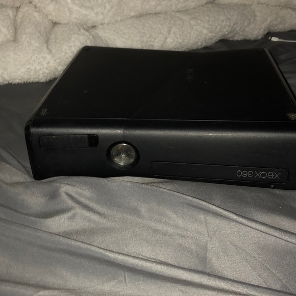 XBOX 360 SLIM BLACK - Picture 2 of 2